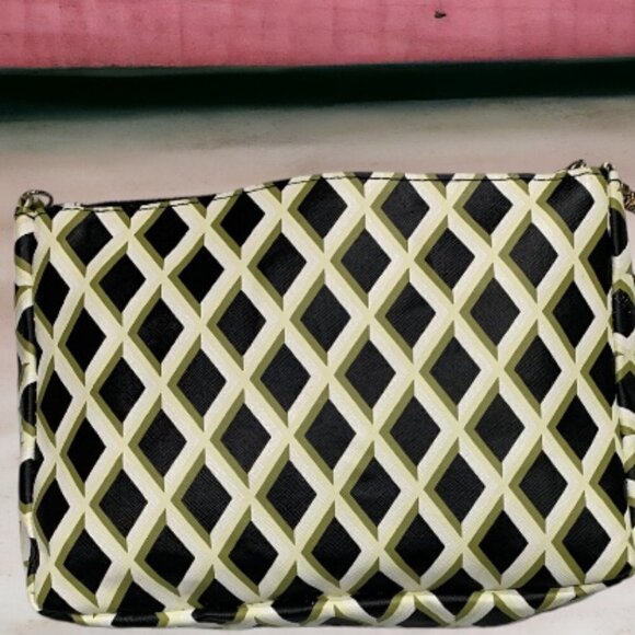 Scout Hepburn Diamond Pattern Crossbody/Wristlet NWOT - Picture 7 of 7